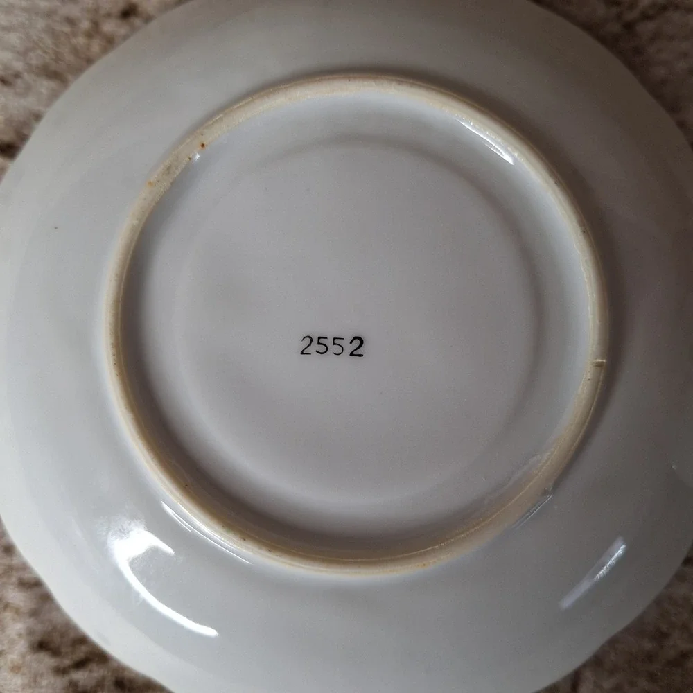 Crown Royal Vale bone china‎ cup & Saucer Sweet Pea Flower motif E46  & 2552